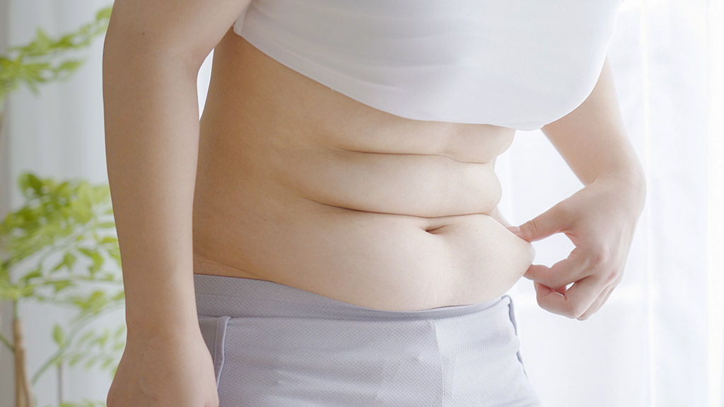 自粛太りでたっぷりついたお腹の脂肪をスッキリ撃退する方法とは？